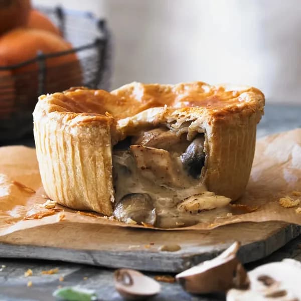 Full Pastry Chicken & Mushroom Pie